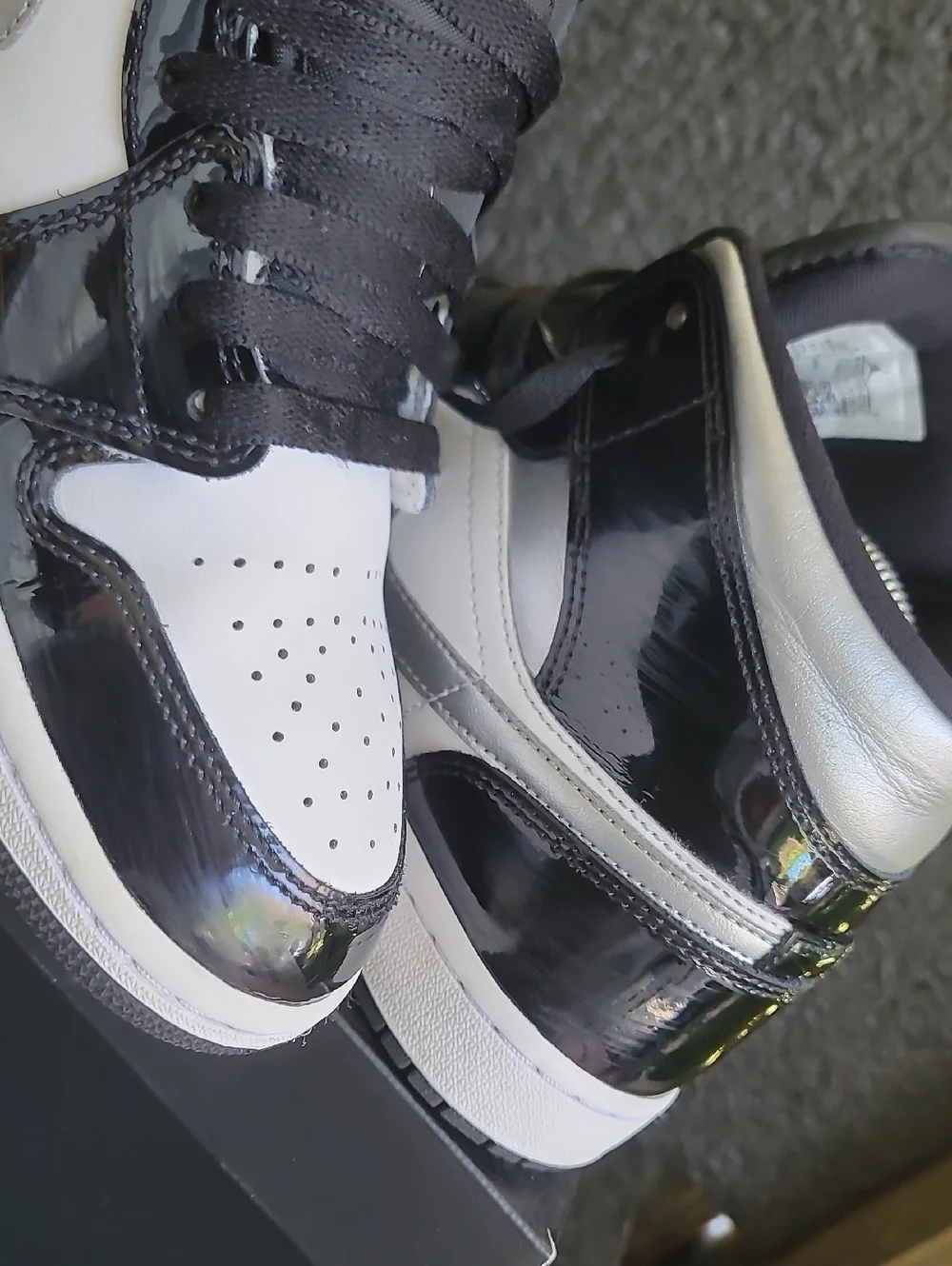 Nike Air Jordan 1 Mid SE "Metallic Silver/Metallic Gold" Patent Leather Wmns 9.5 - Picture 14 of 16